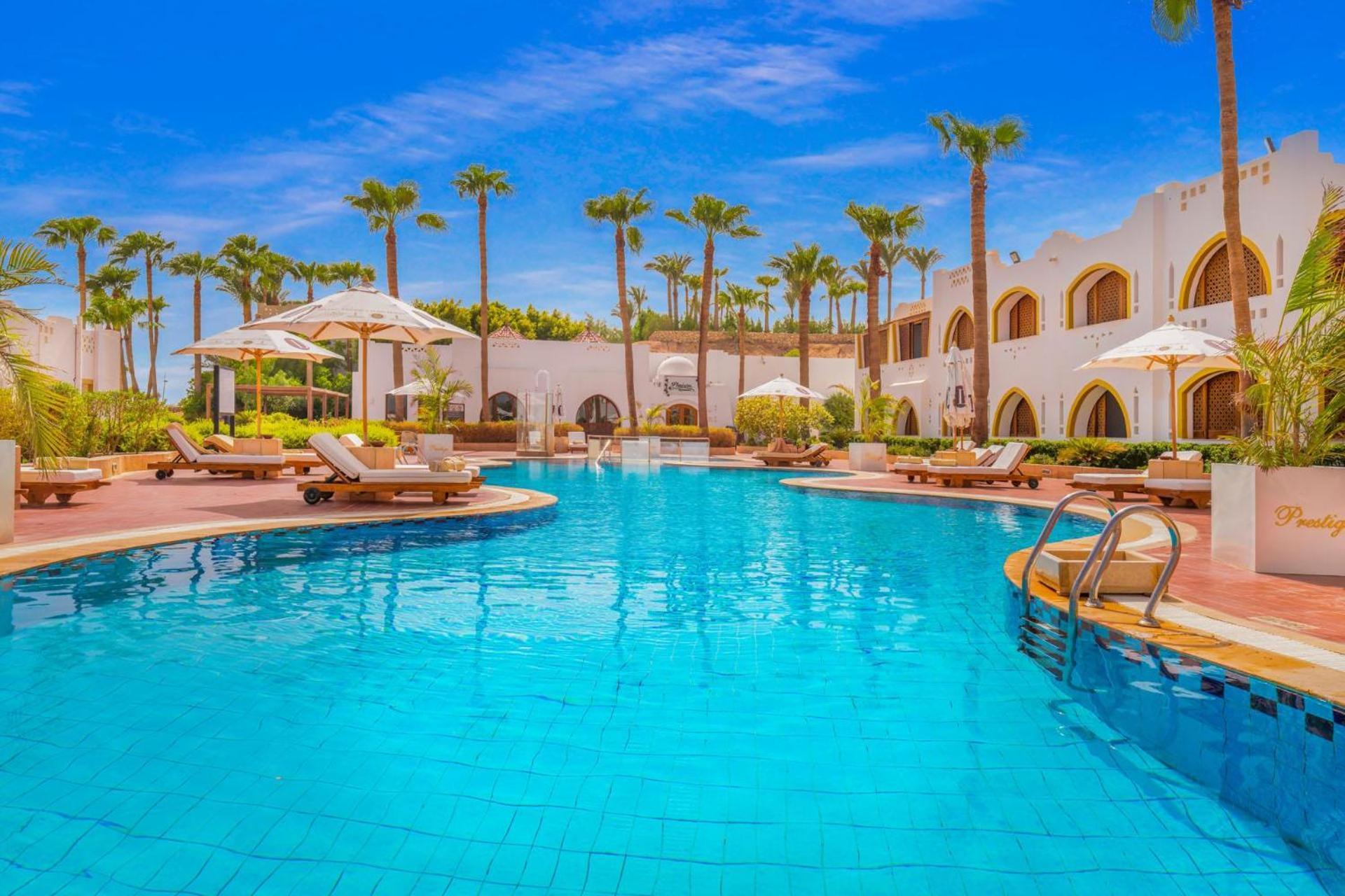 Domina coral bay resort&spa sharm el sheikh Exterior foto The swimming pool at the hotel