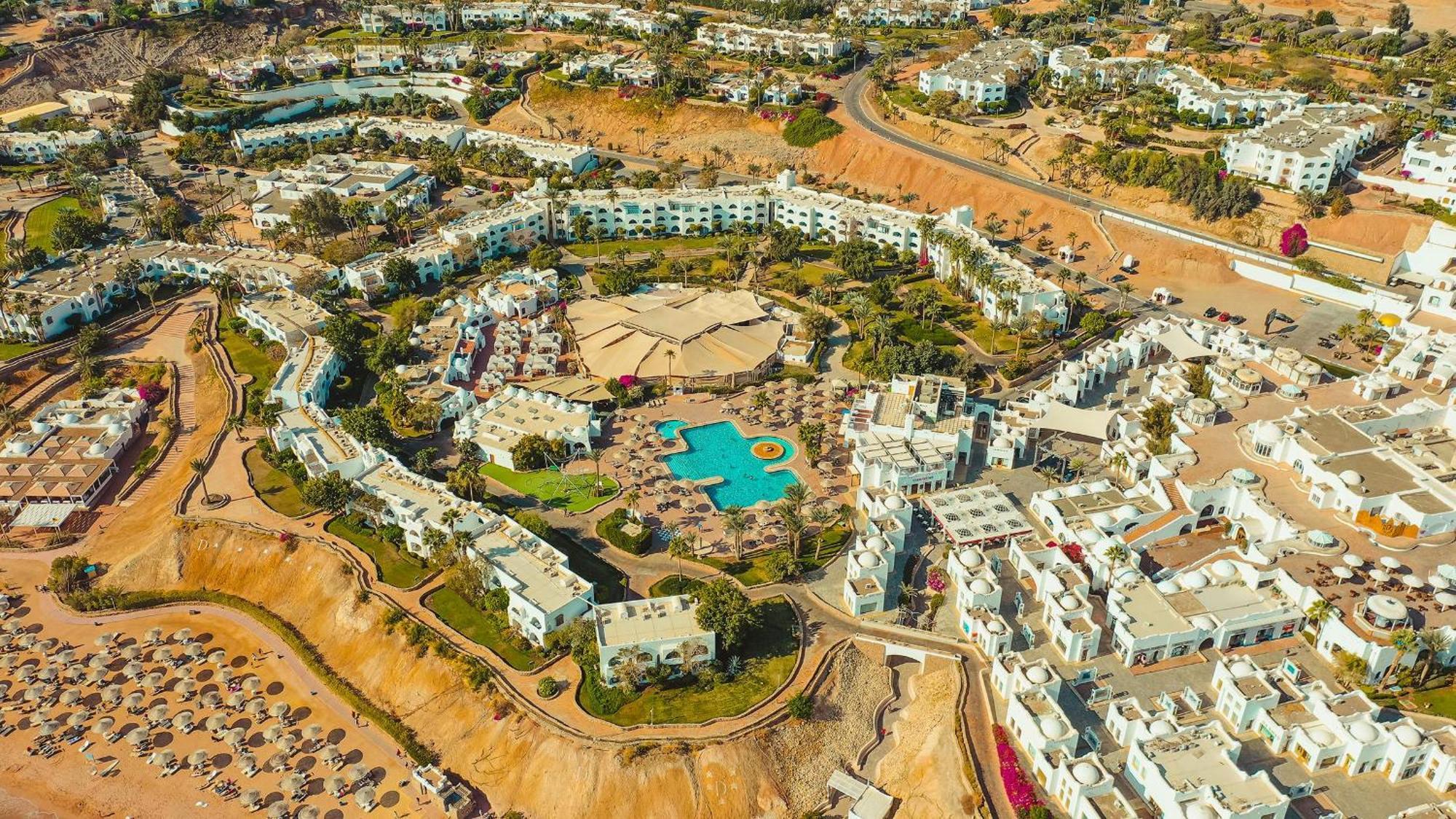 Domina coral bay resort&spa sharm el sheikh Exterior foto Aerial view of the resort